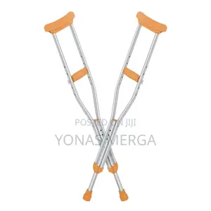 Crutches趀monicare Lightweight Universal Crutches。Crutches