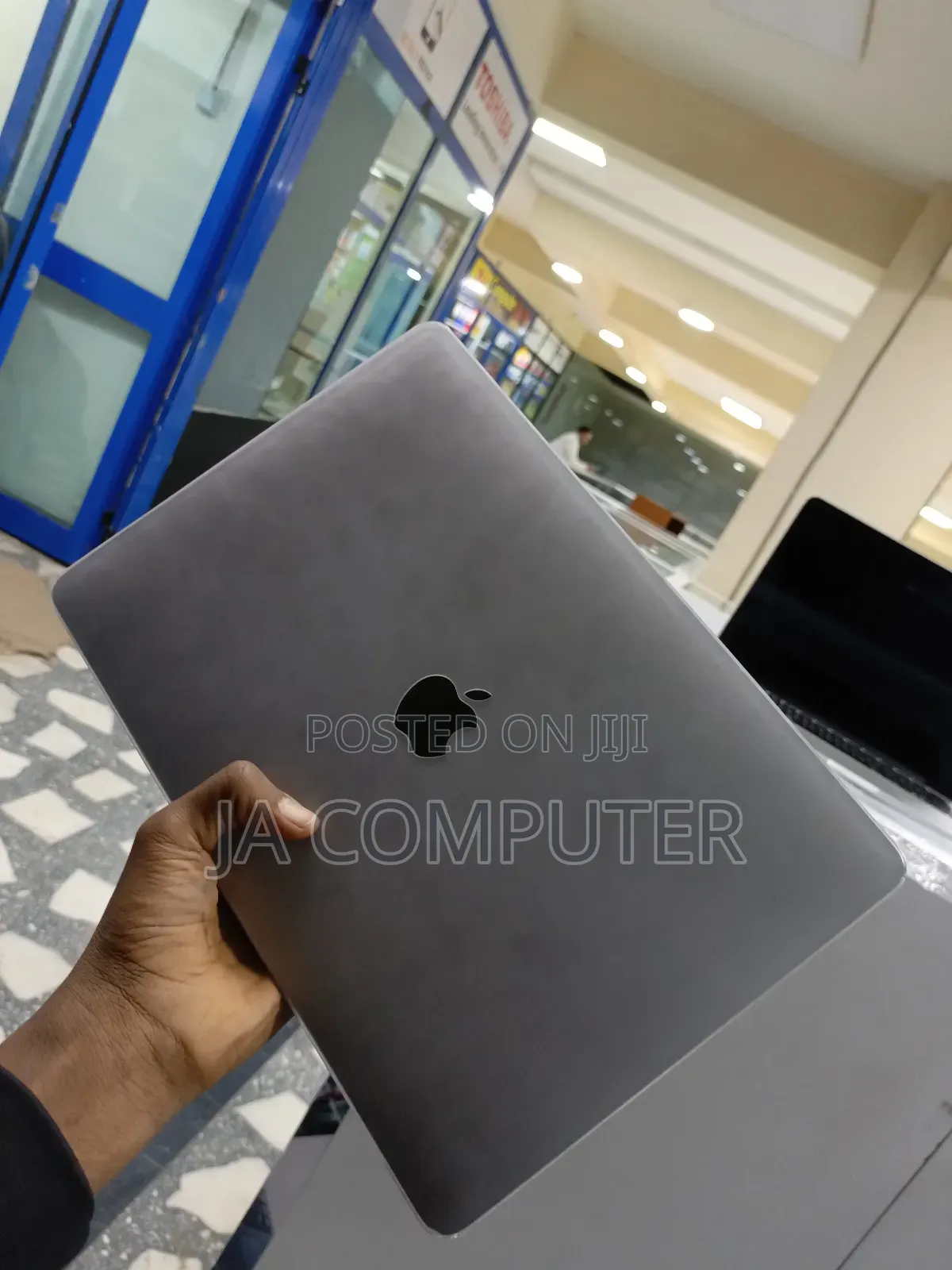 New Laptop Apple MacBook Pro 2015 8GB Intel Core I5 SSD 256GB