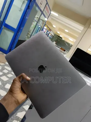 New Laptop Apple MacBook Pro 2015 8GB Intel Core I5 SSD 256GB