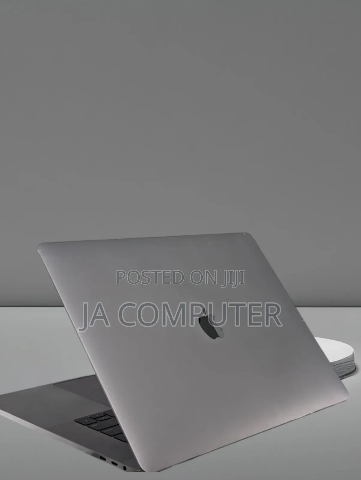 New Laptop Apple MacBook Pro 2018 16GB Intel Core I9 SSD 1T