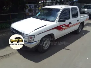 Toyota Hilux 1998 White
