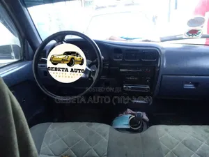 Toyota Hilux 1998 White