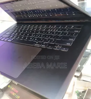 New Laptop Apple MacBook 8GB Apple M3 SSD 256GB