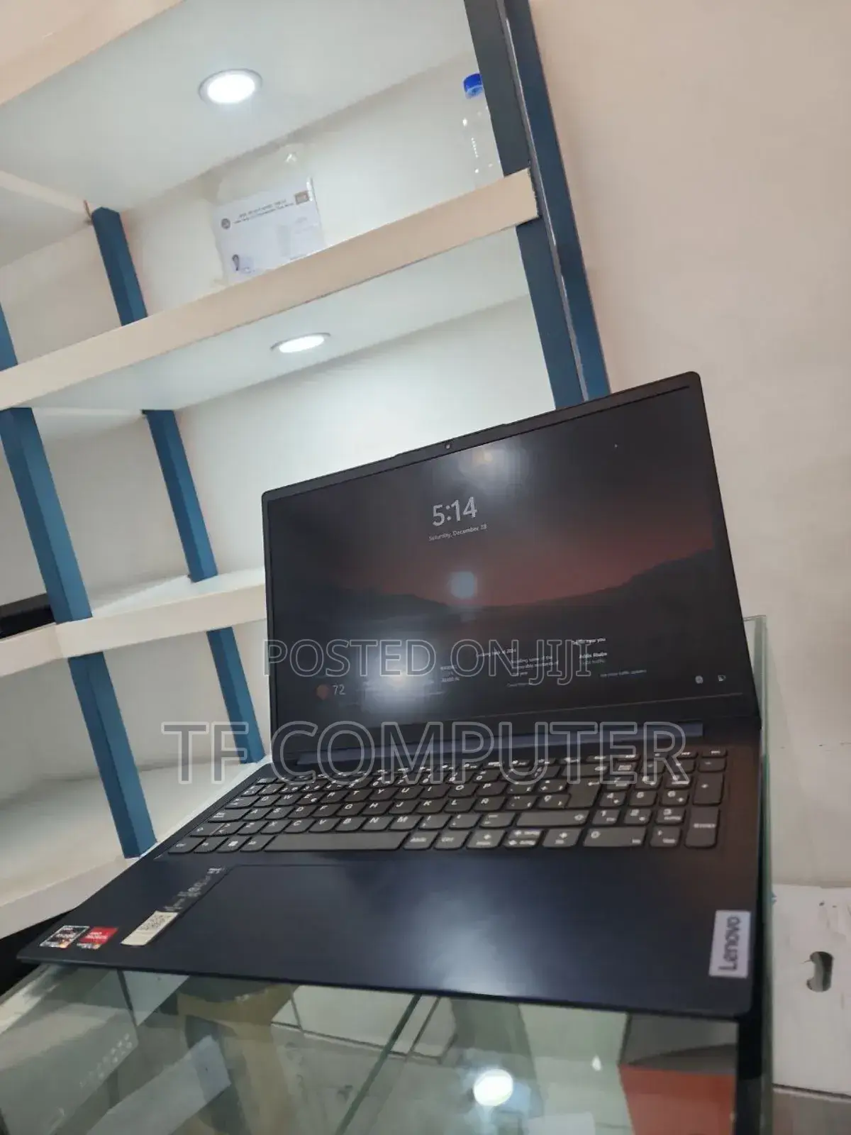 New Laptop Lenovo 8GB AMD Ryzen 5 SSD 512GB