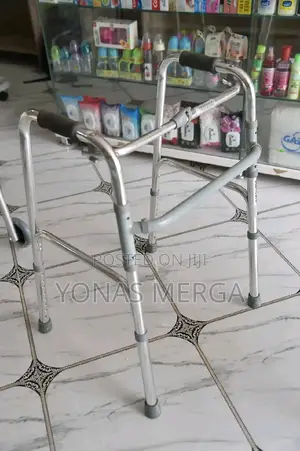 4legged Walker攬old Patients Can Easily Lift the Walker