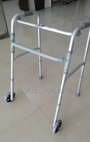 Folding Step-Up Walker - Silver躍walker三brilliance
Stability