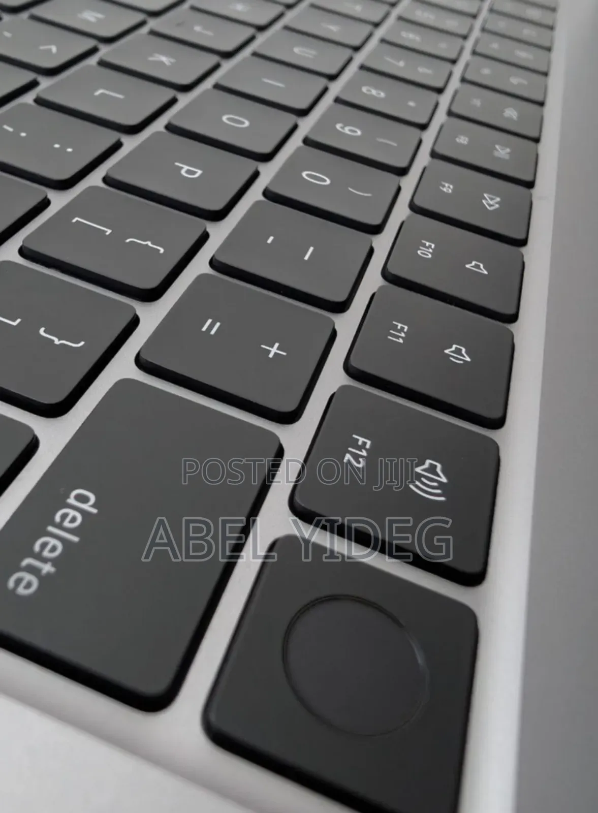 New Laptop Apple MacBook Air 2022 M2 8GB Apple M2 SSD 256GB