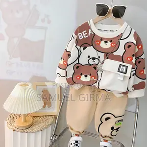 Mk- 0551 Unisex Bear Printed Sweatshirt and Khaki Pant