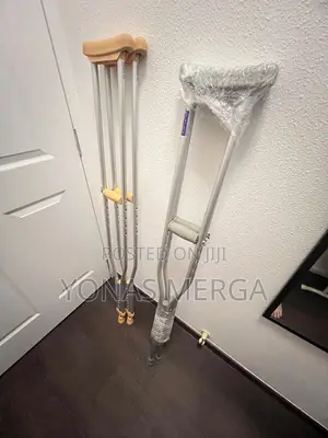 Crutches,Pair of Underarm Crutches葘*Crutches Can Be Adjusted