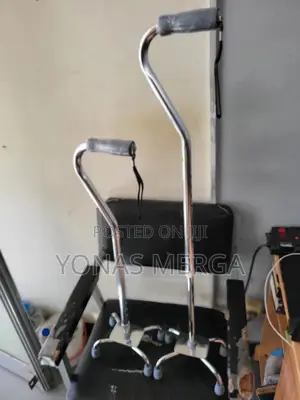 Walking Stick改cane长4-Point Base Further Enhances Stability