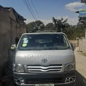Toyota HiAce 2005 Silver