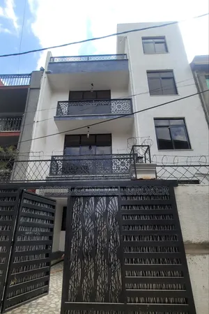5bdrm House in ለቡ, Nifas Silk-Lafto for sale