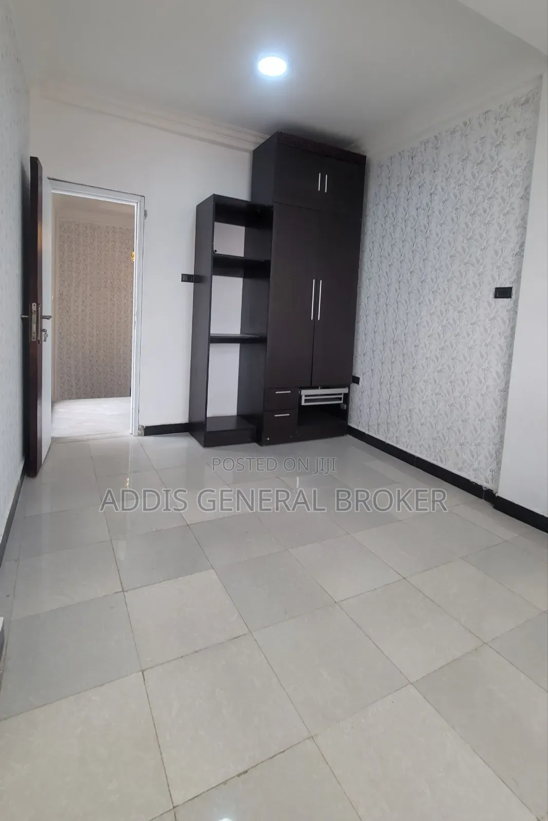 5bdrm House in ለቡ, Nifas Silk-Lafto for sale