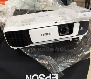 Epson EB-X41 Projector With Bag and Remote
