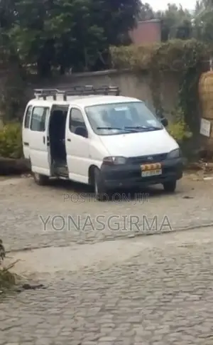Toyota HiAce 2002 White