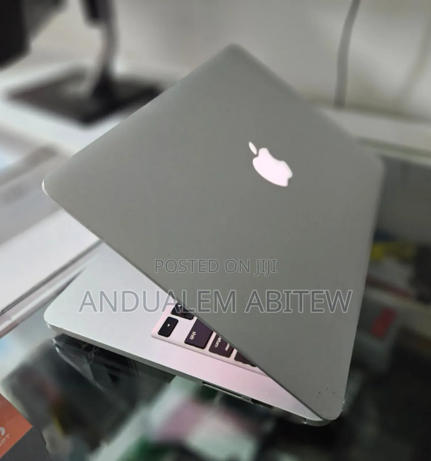 New Laptop Apple MacBook 2015 8GB Intel Core I5 SSD 500GB