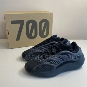 Adidas Black/White 700 Yeezy High Quality Shoes for You