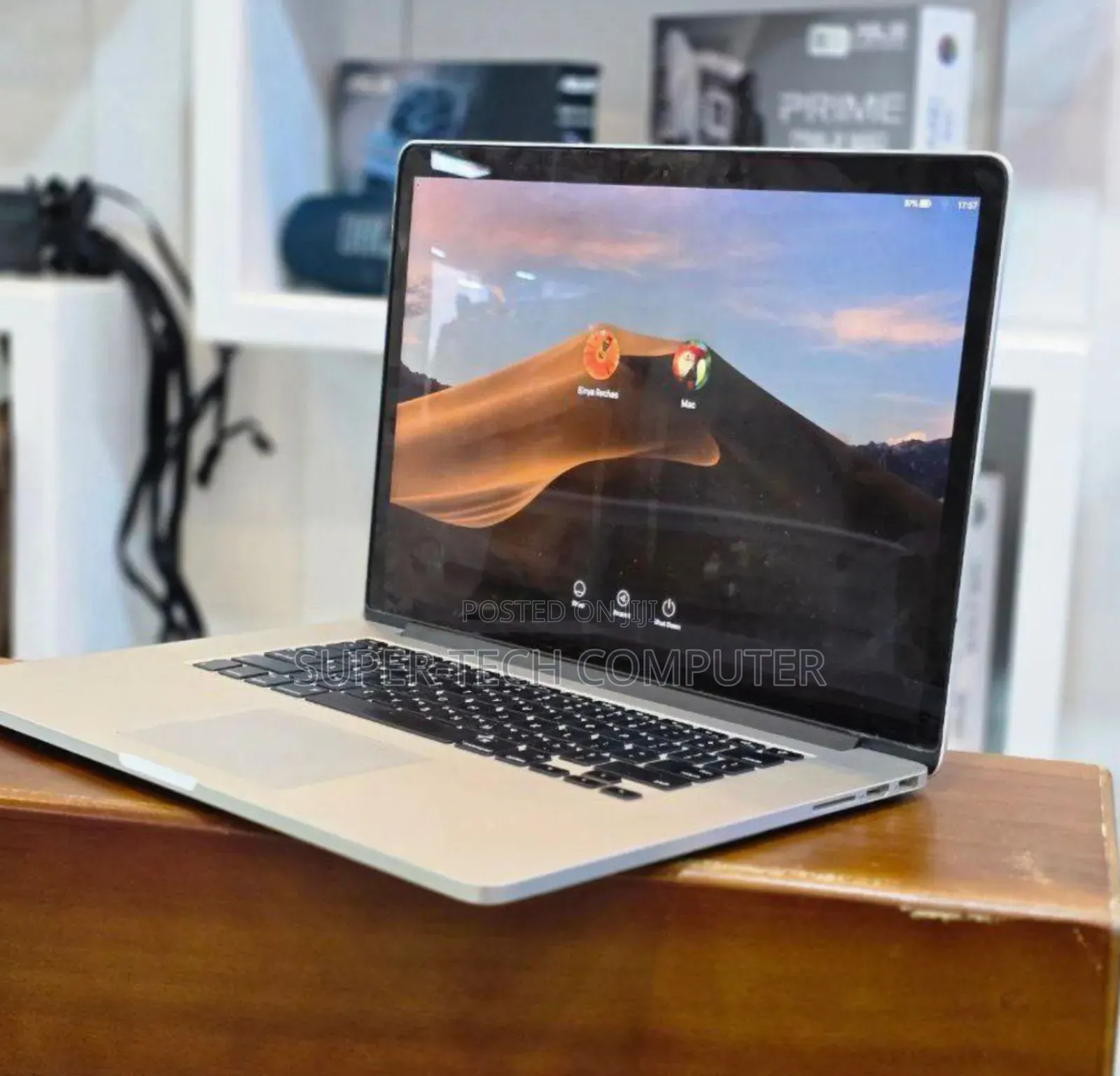 New Laptop Apple MacBook Pro 2015 16GB Intel Core I7 SSD 256GB