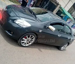 Toyota Yaris 2010 Black