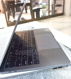 New Laptop Apple MacBook Pro 2017 8GB Intel Core I5 SSD 256GB