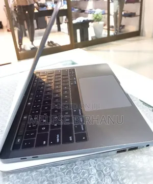 New Laptop Apple MacBook Pro 2017 8GB Intel Core I5 SSD 256GB