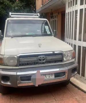 Toyota Land Cruiser 2012 White