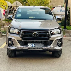 Toyota Hilux 2020 Gray
