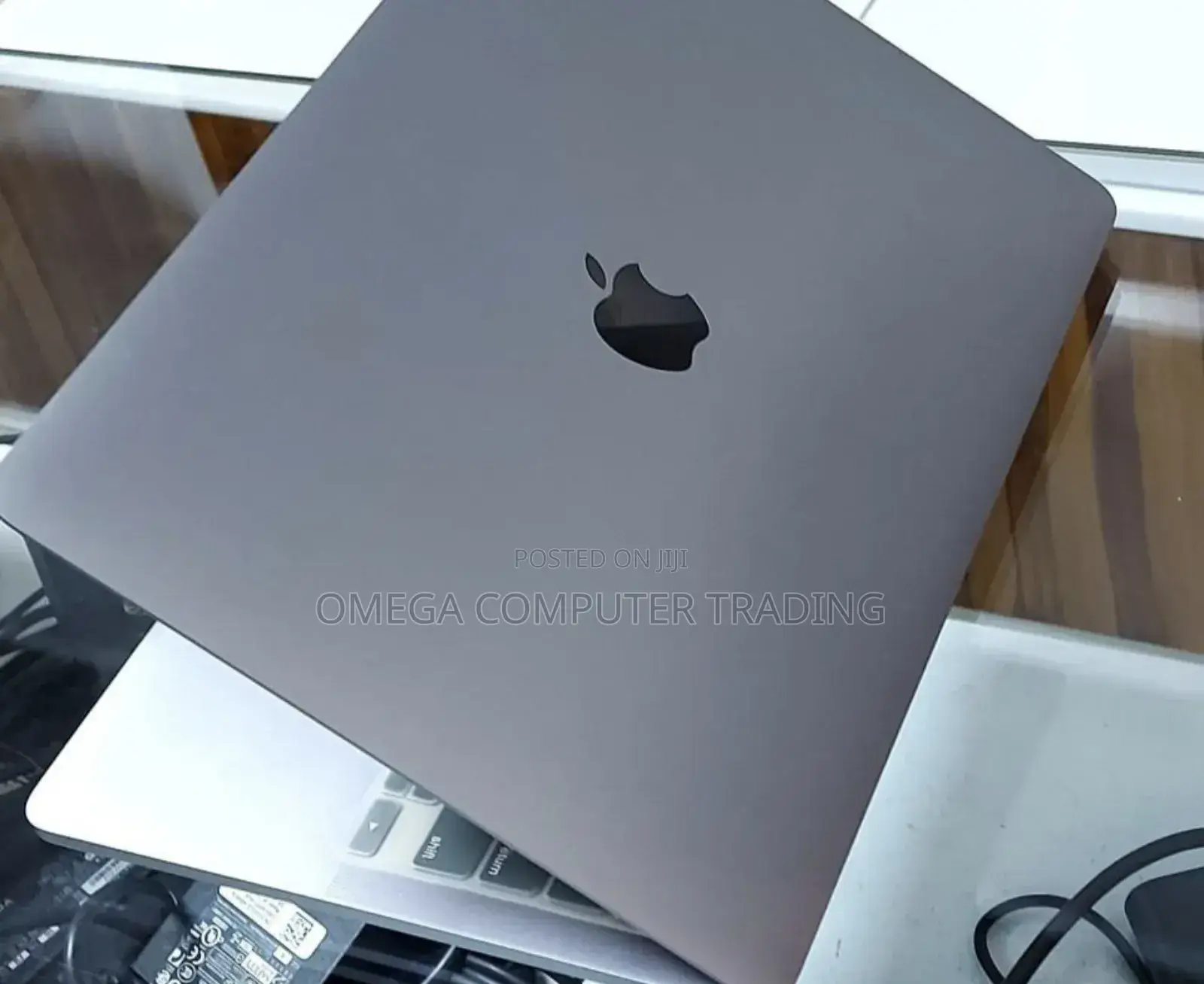 New Laptop Apple MacBook Pro 2021 M1 8GB Apple M1 SSD 256GB