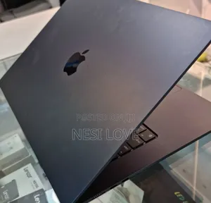 New Laptop Apple MacBook Air 2024 M3 15-Inch 8GB SSD 256GB