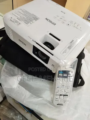 Brand New EPSON Projector
With Manual CD and Car