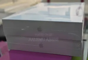 New Laptop Apple MacBook Air 2022 M2 8GB Apple M2 SSD 256GB