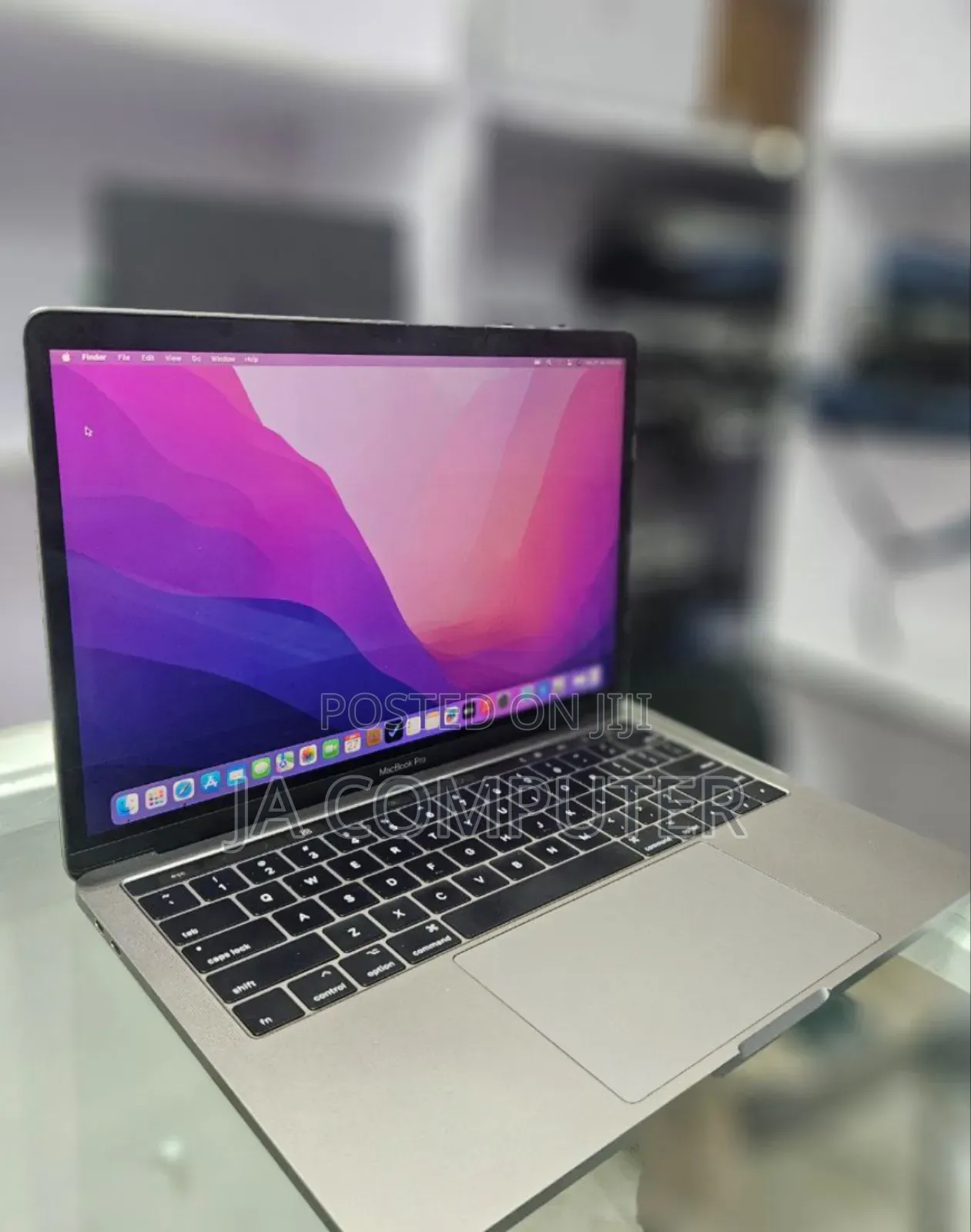 New Laptop Apple MacBook Pro 2015 8GB Intel Core I7 SSD 256GB