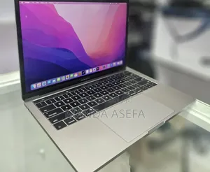 New Laptop Apple MacBook Pro 2017 8GB Intel Core I5 SSD 256GB