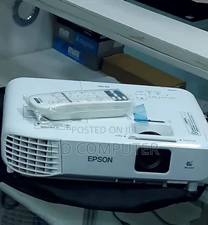 Epson EB-S05
