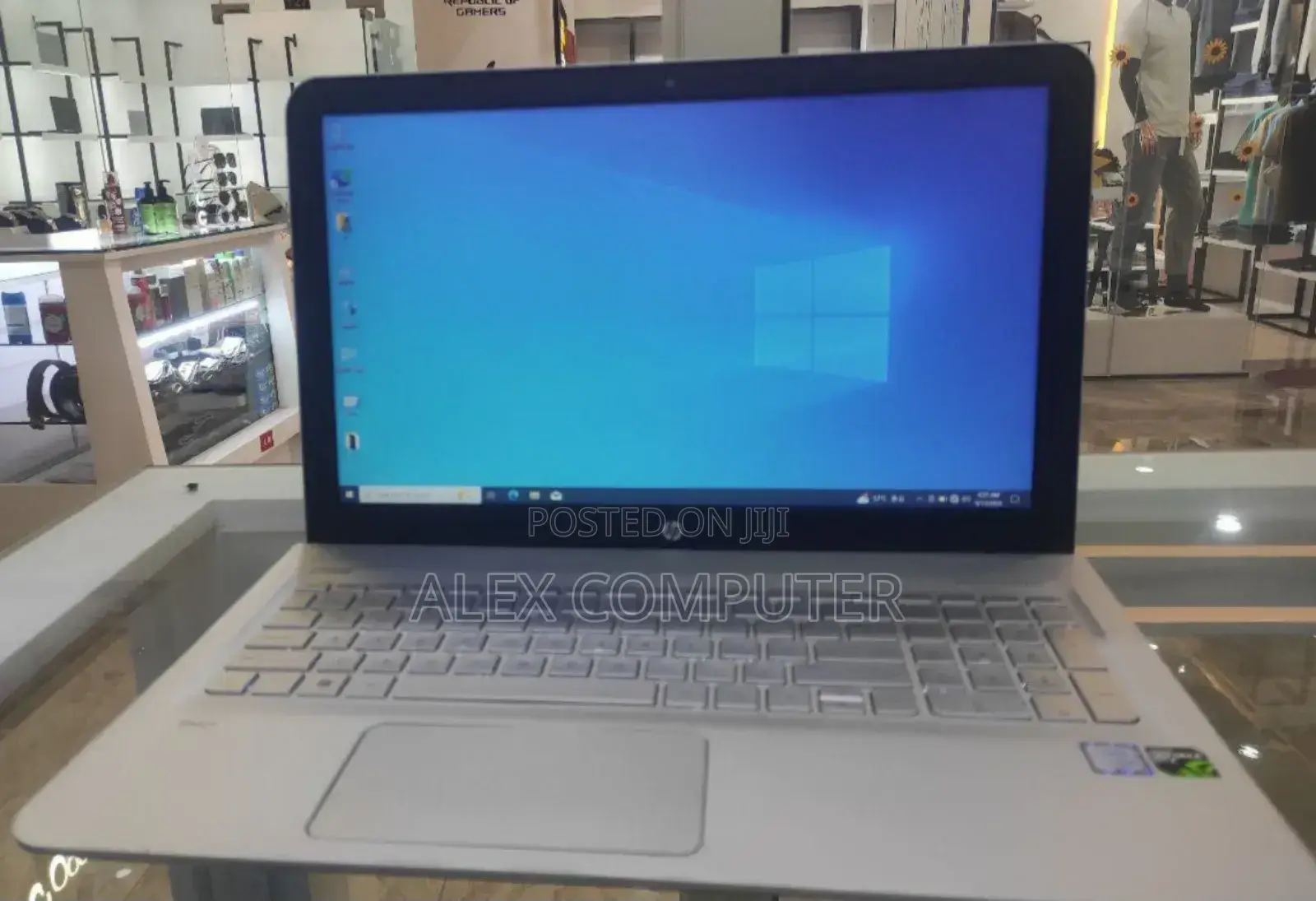 New Laptop HP Envy X360 8GB Intel Core I5 HDD+SSD 640GB