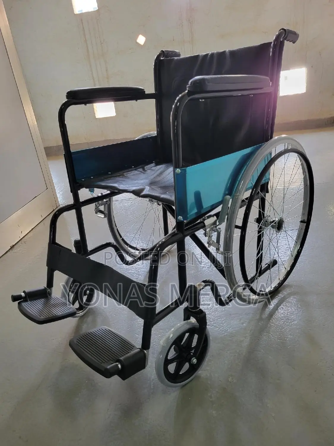 LIGHT TRAVEL Wheelchair困makes Its Comfortable For The Use