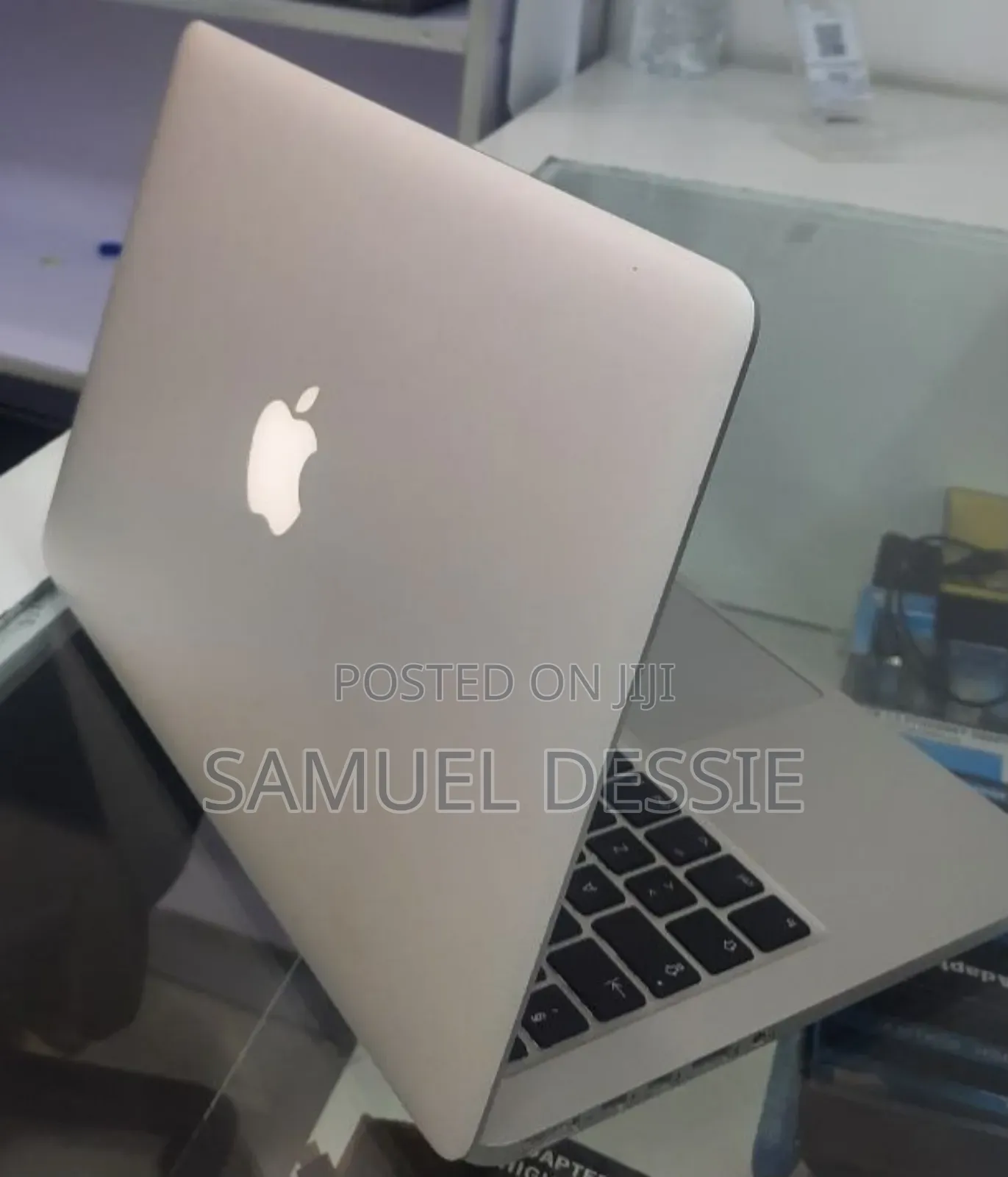 New Laptop Apple MacBook Pro 2015 8GB Intel Core I5 SSD 128GB