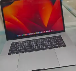 New Laptop Apple MacBook Pro 2017 16GB Intel Core I7 SSD 1T