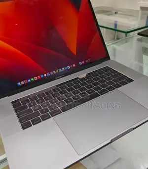 New Laptop Apple MacBook Pro 2017 16GB Intel Core I7 SSD 1T