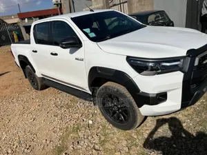 Toyota Hilux 2021 White