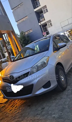 Toyota Yaris 2012 Silver