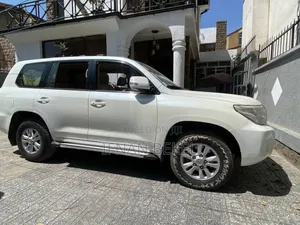 Toyota Land Cruiser 2014 White