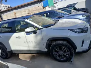 Toyota RAV4 2022 White