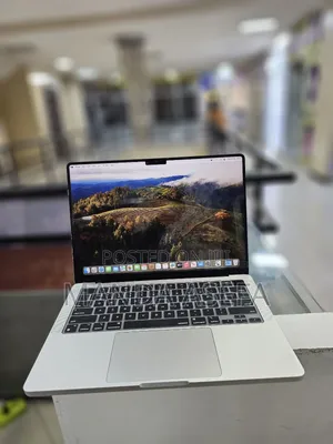 New Laptop Apple MacBook Pro 8GB Apple M3 SSD 512GB