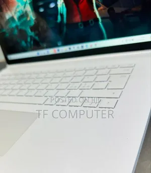 New Laptop Microsoft Surface Book 2 16GB Intel Core I7 SSD 256GB