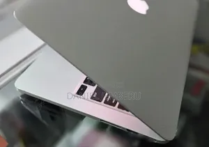 New Laptop Apple MacBook Pro 2015 8GB Intel Core I5 SSD 500GB
