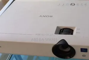 Brand New Sony Projector Model Name VPL-DX100