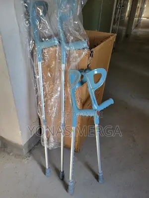 Elbow Crutches፵炉crutches廿፭material: Likely Made of Aluminum