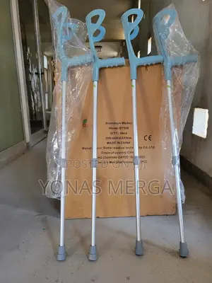 Walking Crutches嘔፮with Adjustable Cuffs፵斧forearm Crutch BCR