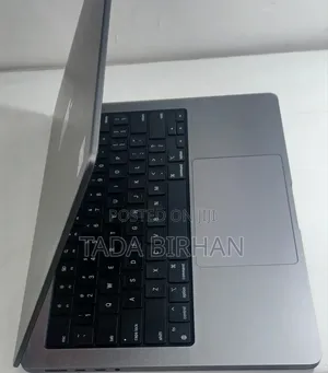 New Laptop Apple MacBook Pro 2023 M2 16GB Apple M2 SSD 512GB